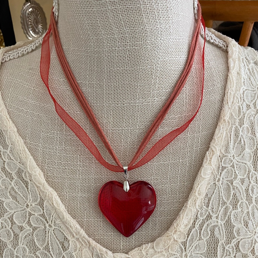 croquette red glass heart necklace ❤️